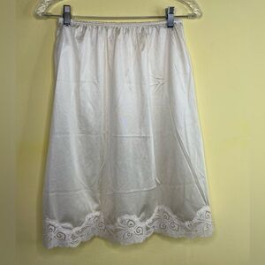 Bali Ivory Half Slip Lace Bottom Hem Size Medium